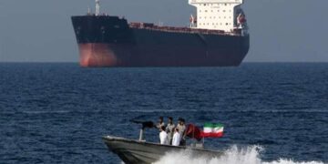 قصيدة سيأتي النفط