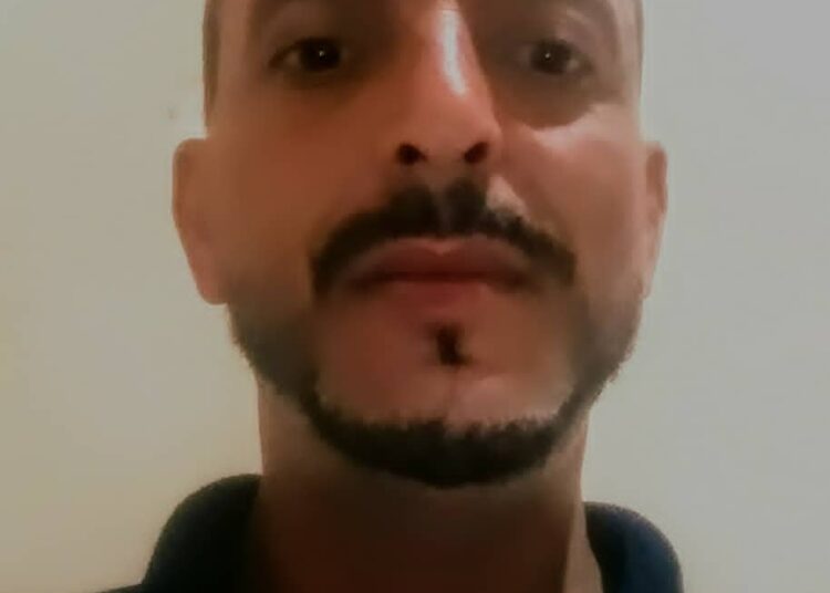 رجل بجبهة اعلامية وجهادية