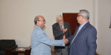 رئيسُ الوزراءِ يثمِّنُ الجُهُودَ المبْذولةَ لعقْدِ مُؤتمرِ البُورد العربيّ.