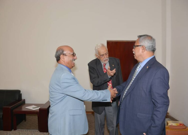 رئيسُ الوزراءِ يثمِّنُ الجُهُودَ المبْذولةَ لعقْدِ مُؤتمرِ البُورد العربيّ.