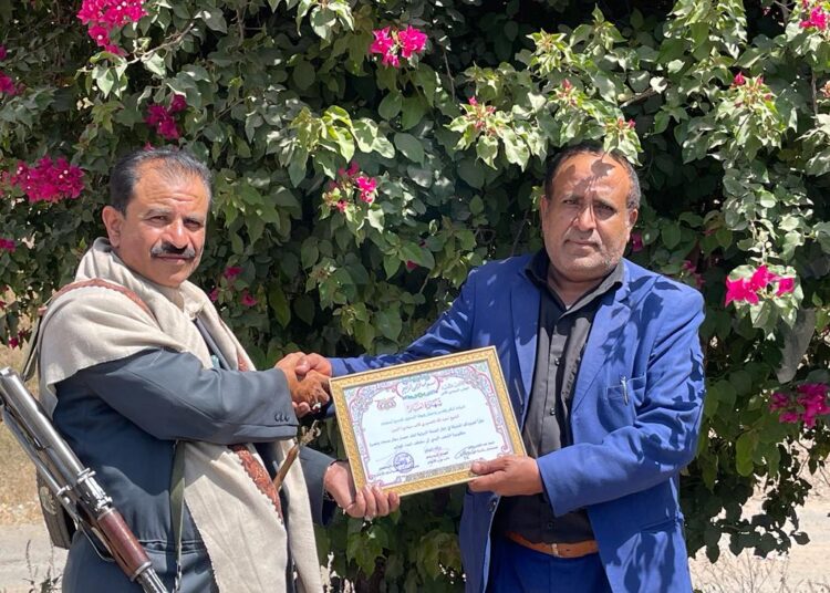 مستشار رئاسة مجلس الوزراء يكرم شيخ مشايخ ال منصور في اب والجوف