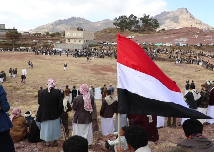 وقفة للمئات من ابناء محافظة إب اليمنية لدعوة المغرر بهم إلى العودة