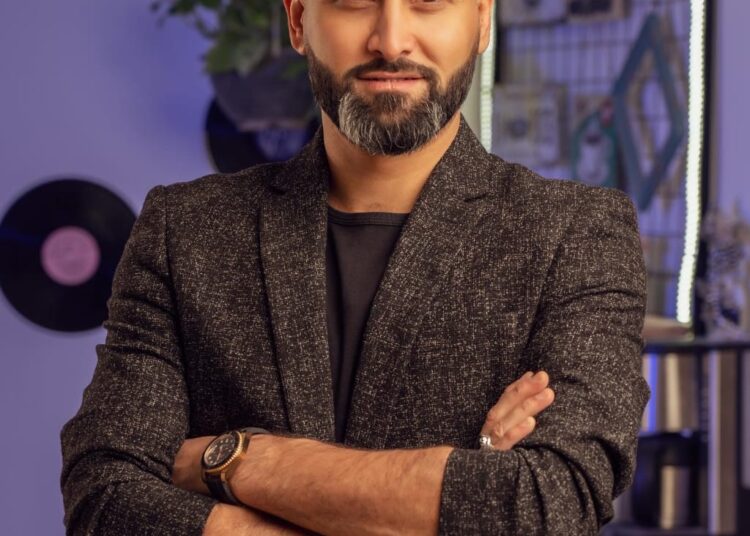 عصام الشمري بعد أن اخرج مسلسل (وارد امريكي) يكمل إخراج فيلم بعنوان (mp3)