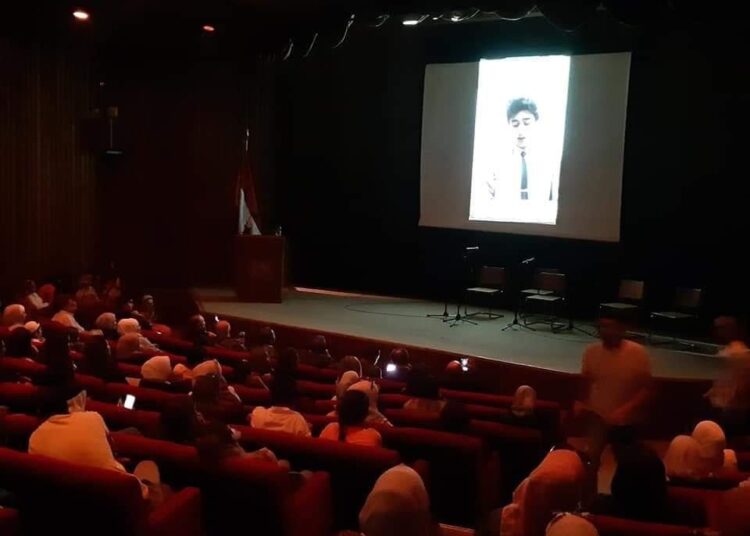 همام عبد الرحمن من طهران  يخاطب  ذوي الشهداء في مكتبة الاسد الوطنية بدمشق