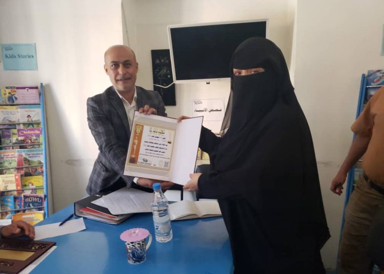 شهادة الاوسكار العالمي لابرز شخصية عام 2022 للأستاذتين إيمان المتوكل و رجاء الخاوي