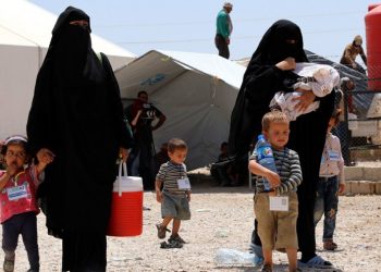 ‘قسد’ تسلّم داعشيتين و13 أطفال من اسر الجماعة الارهابية لوفد اسباني