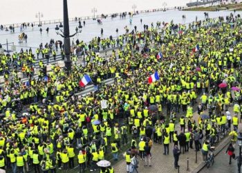 “السترات الصفراء” تنظم احتجاجا ضد الأوضاع المعيشية في باريس