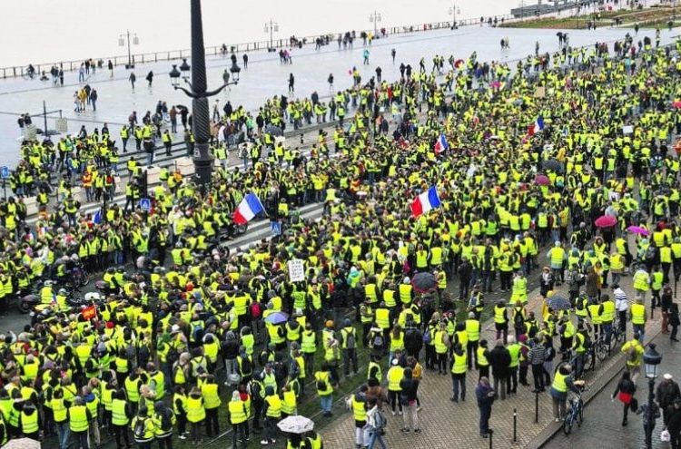 “السترات الصفراء” تنظم احتجاجا ضد الأوضاع المعيشية في باريس