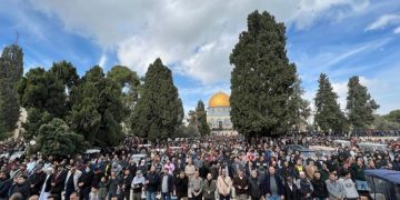 70 ألف مصلٍّ يؤدون الجمعة في الأقصى