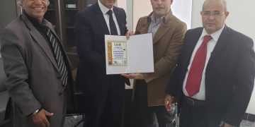 شهادة الأوسكار الدولية للدكتور عبدالخالق طواف – عميد كلية الدراسات العليا – جامعة سبأ