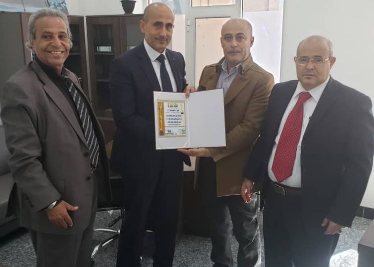 شهادة الأوسكار الدولية للدكتور عبدالخالق طواف – عميد كلية الدراسات العليا – جامعة سبأ