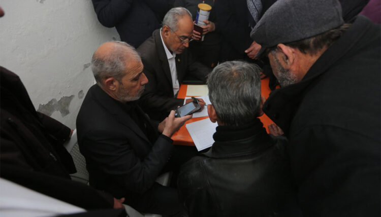 قافلة الاغاثة التابعة للعتبة الحسينية تشرف ميدانيا على متابعة العوائل المتضررة والحكومة السورية تسلمها (8) مخازن كبيرة في مرفأ اللاذقية