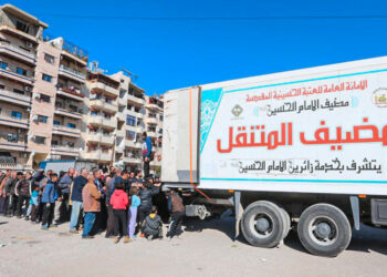 مضيف الامام الحسين (ع) يوزع آلاف السلات الغذائية للعوائل المتضررة