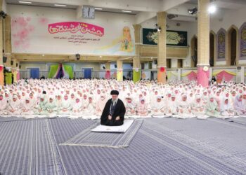 الأب في دائرة ملائكة الله