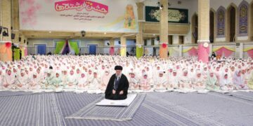 الأب في دائرة ملائكة الله