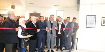 السفير اليمني بسوريا يفتتح معرض ” وحدة الساحات ‘ في دمشق 