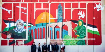 جدارية “الفتح القريب” امام انظار الصهاينة