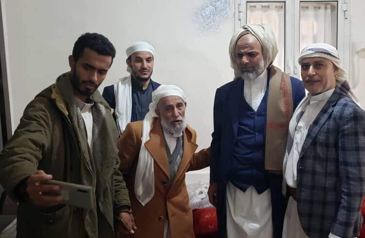 مفتي الديار اليمنية يزور السيد العلامة اسماعيل بن علي الحوثي – عضو رابطة علماء اليمن