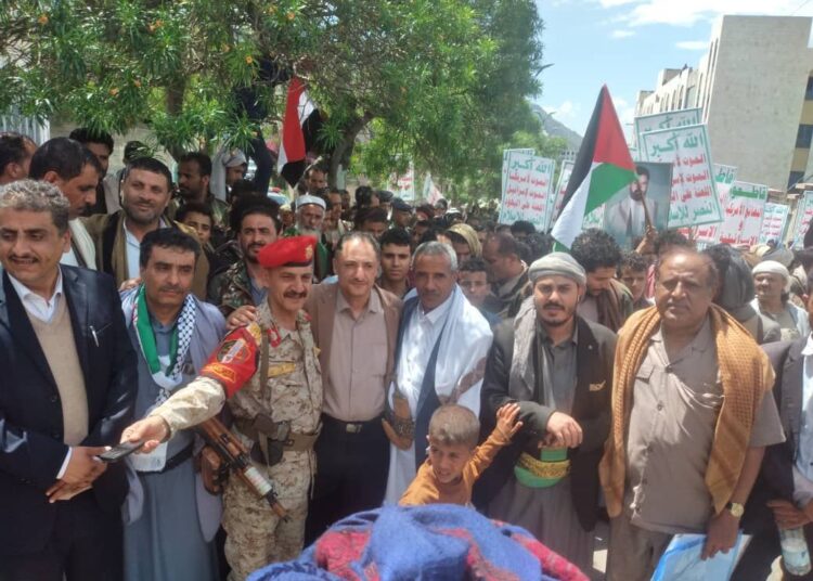 وقفة احتجاجية في اللواء الاخضر العاصمة السياحية لليمن تضامناً مع الشعب الفلسطيني