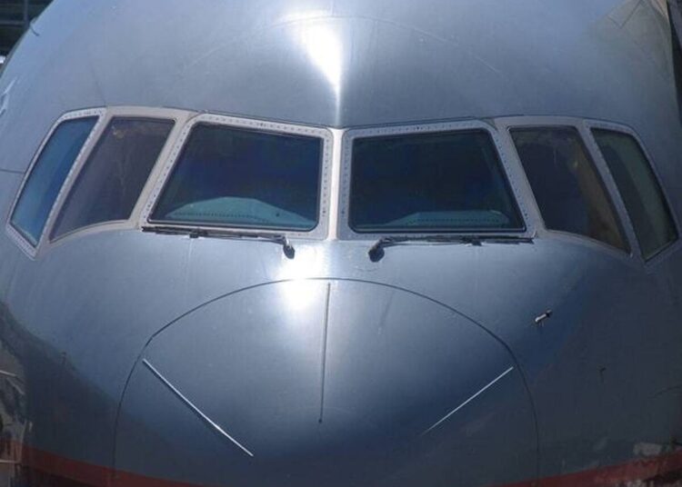 ايران تصنّع زجاج للطائرات مصنوع من مادة مقاومة