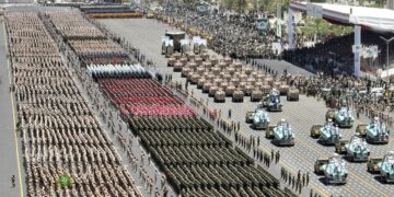 قناة الميادين تنقل العرض العسكري المهيب والمرعب للاعداء في بث حي ومباشر