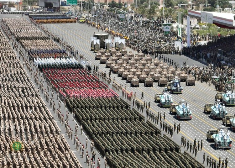 قناة الميادين تنقل العرض العسكري المهيب والمرعب للاعداء في بث حي ومباشر