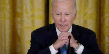 مقتل 5 جنود أمريكيين جراء سقوط طائرة في البحر المتوسط