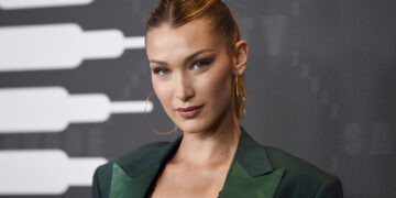 ديور تستبعد بيلا حديد بسبب دعمها لفلسطين