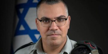 أفخاي أدرعي .. زوجته مغربية ووالدته عراقية