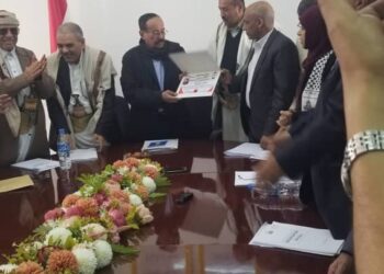 الحملة الدولية لكسر الحصار عن مطار صنعاء تكرم رئيس مجلس الشورى اليمني