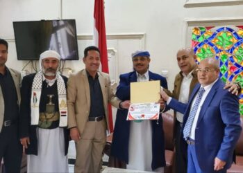 الفريق اول سلطان السامعي عضو المجلس السياسي الاعلى يناقش مع قيادة الحملة الدولية لفك الحصار عن مطار صنعاء الدولي النشاط السياسي والاعلامي.