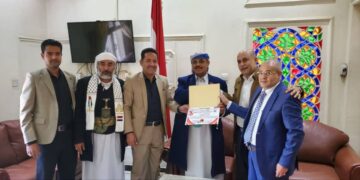 الفريق اول سلطان السامعي عضو المجلس السياسي الاعلى يناقش مع قيادة الحملة الدولية لفك الحصار عن مطار صنعاء الدولي النشاط السياسي والاعلامي.