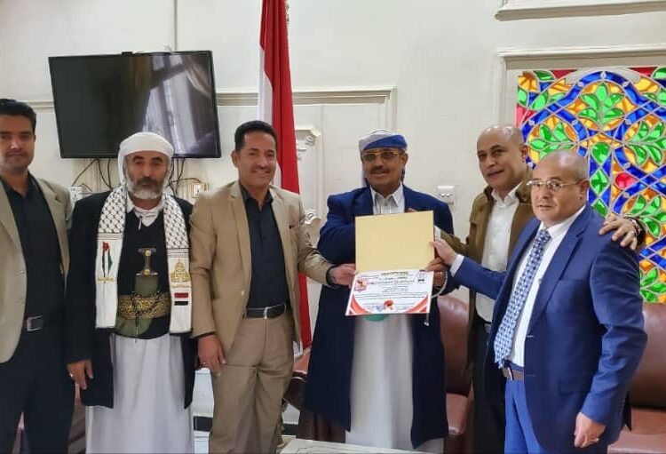 الفريق اول سلطان السامعي عضو المجلس السياسي الاعلى يناقش مع قيادة الحملة الدولية لفك الحصار عن مطار صنعاء الدولي النشاط السياسي والاعلامي.