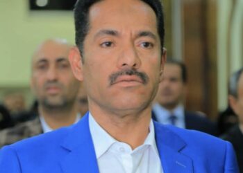 أ.خالد الشايف مدير مطار صنعاء يقدم برقية عزاء للدكتور علي شرف الدين نائب  وزير التعليم العالي