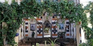 نزار قباني والنشأة الشعرية