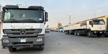 تتكون من (29) شاحنة وتضم مواد غذائية وأفرشة وملابس… العتبة الحسينية ترسل القافلة الثانية لإغاثة العوائل اللبنانية المتواجدة في سوريا